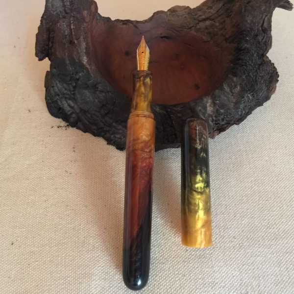 African Bushveld fountain pen showing the green in the cap