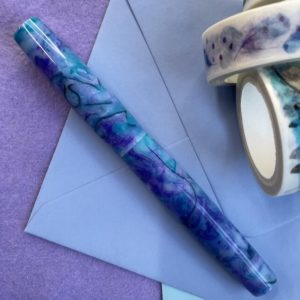 Image of a fountain pen made with ribbons of silk embedded in the resin