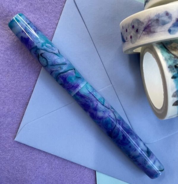 Image of a fountain pen made with ribbons of silk embedded in the resin